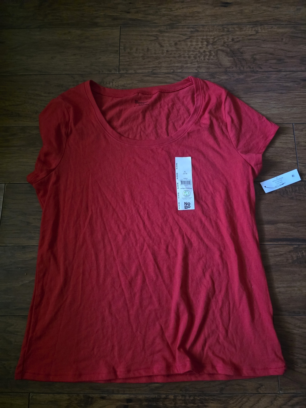 No Boundries Women's Short Sleeve Scoop Neck Tee - Red